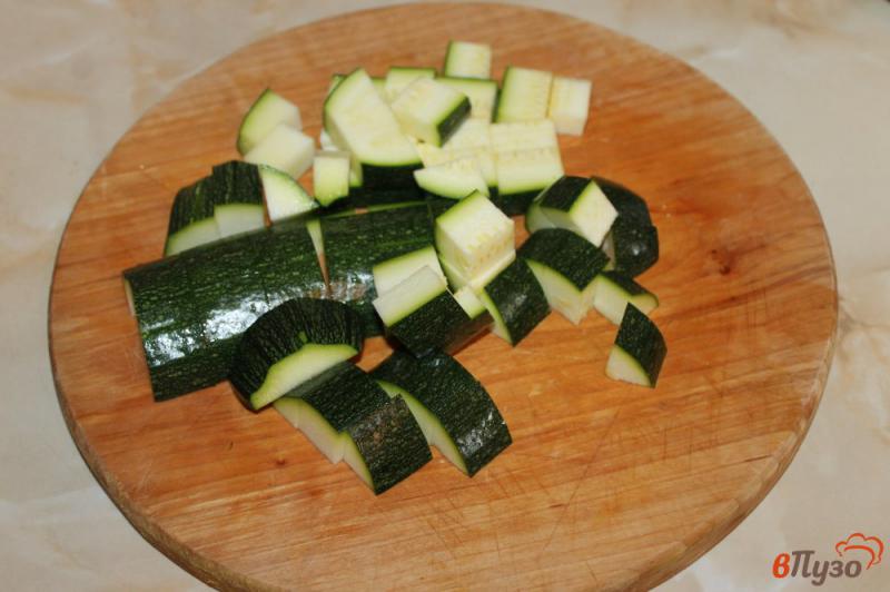 Фото приготовление рецепта: Рагу из молодых овощей со шпинатом и зеленым горошком в мультиварке шаг №1