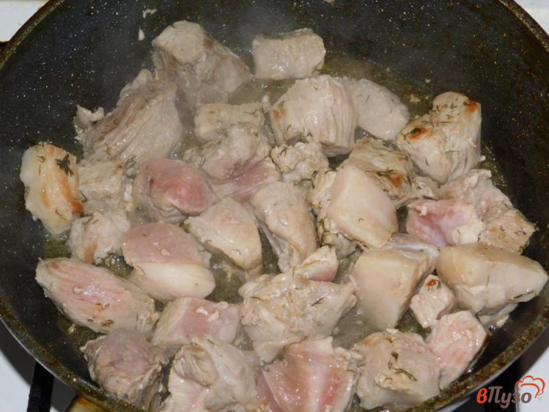 Фото приготовление рецепта: Свинина с луком в сливках шаг №1