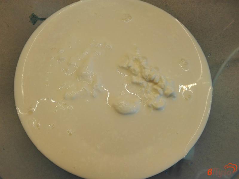 Фото приготовление рецепта: Творожно-йогуртные блины шаг №2