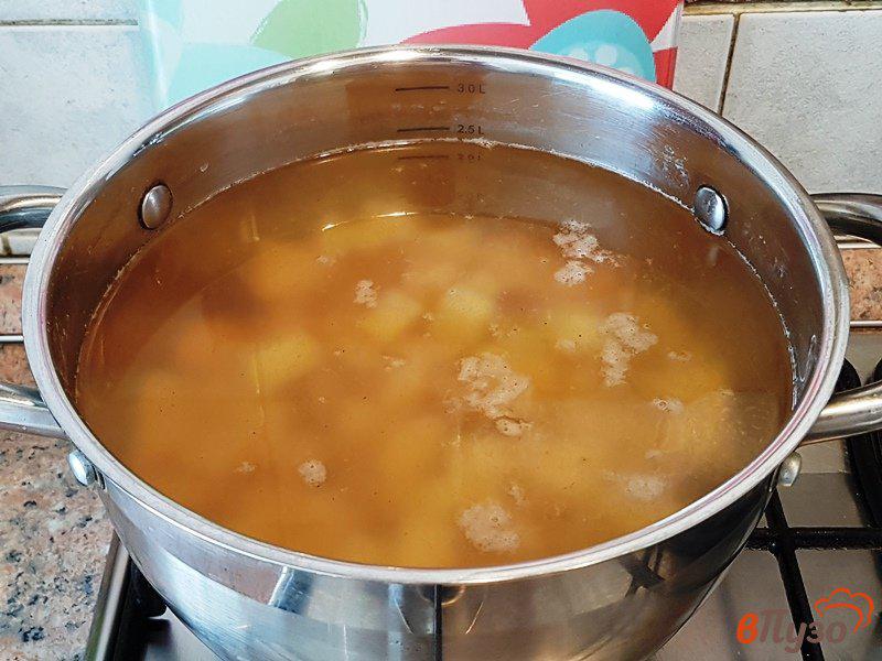 Фото приготовление рецепта: Овощной суп с фрикадельками шаг №6