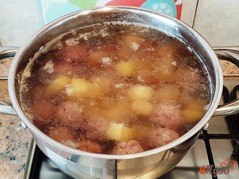 Фото приготовление рецепта: Овощной суп с фрикадельками шаг №8