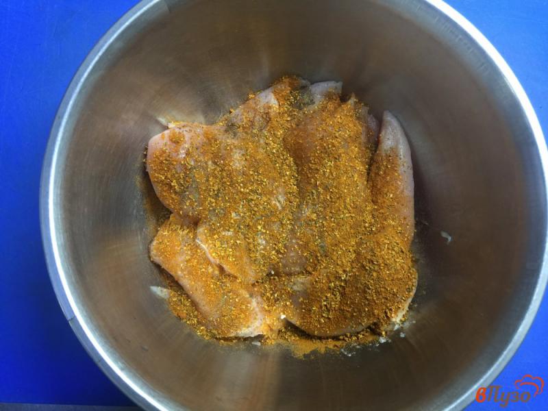 Фото приготовление рецепта: Острые куриные отбивные с карри шаг №2