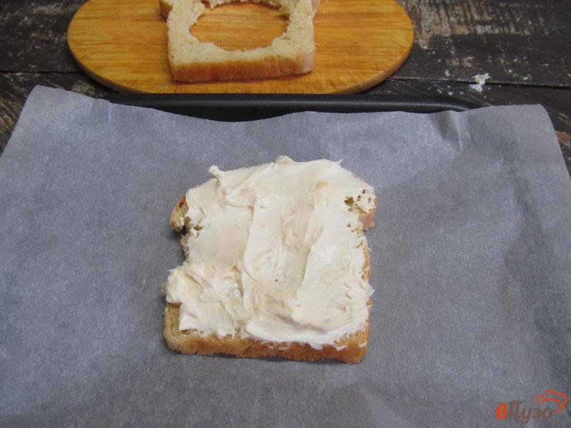 Фото приготовление рецепта: Сэндвич с яйцом сыром и щавелем шаг №3
