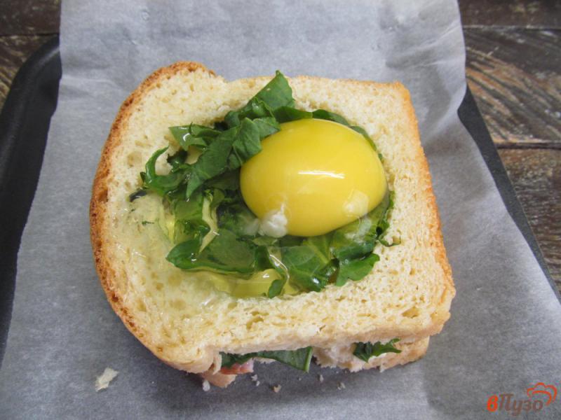 Фото приготовление рецепта: Сэндвич с яйцом сыром и щавелем шаг №8