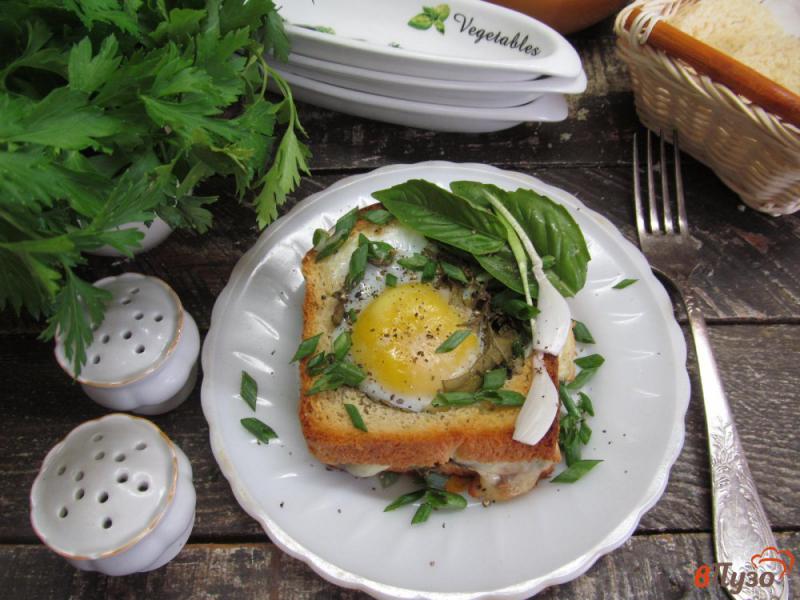 Фото приготовление рецепта: Сэндвич с яйцом сыром и щавелем шаг №9