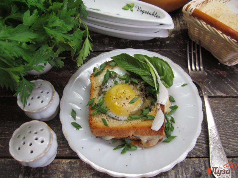 Фото приготовление рецепта: Сэндвич с яйцом сыром и щавелем шаг №10