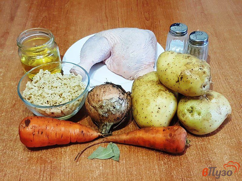 Фото приготовление рецепта: Куриный суп с макаронами шаг №1