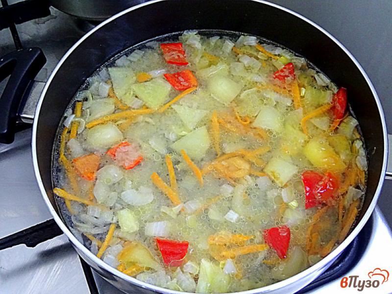 Фото приготовление рецепта: Куриные голени с рисом и овощами шаг №7