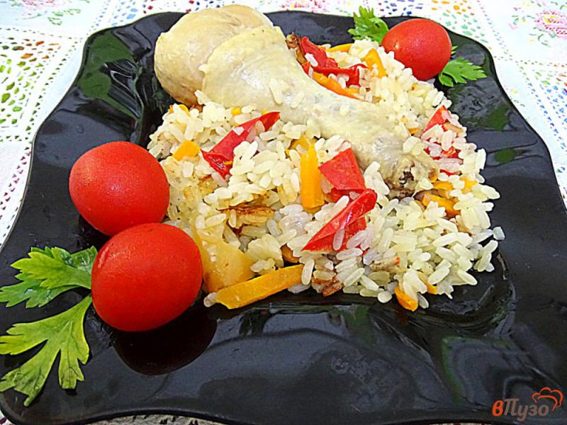 Фото приготовление рецепта: Куриные голени с рисом и овощами шаг №11