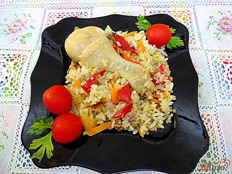 Фото приготовление рецепта: Куриные голени с рисом и овощами шаг №12