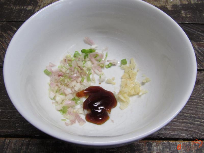 Фото приготовление рецепта: Помидорный салат с оливковой заправкой шаг №1