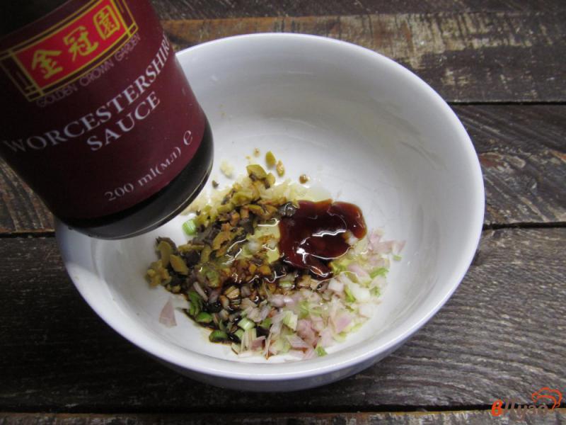 Фото приготовление рецепта: Помидорный салат с оливковой заправкой шаг №3
