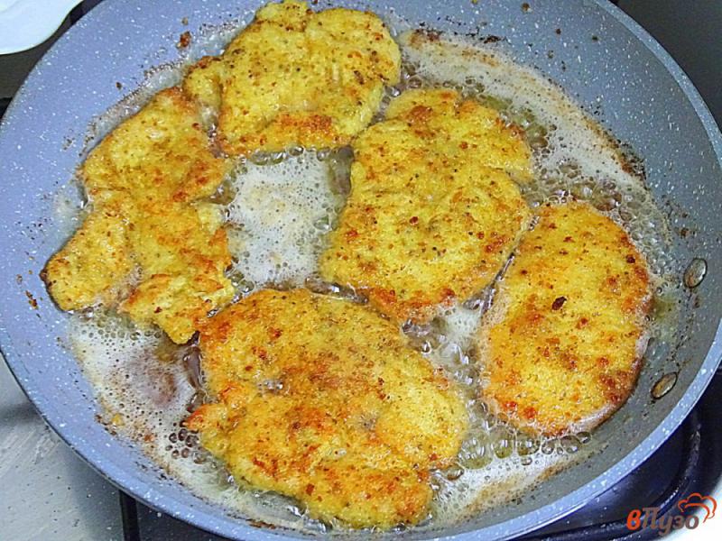 Фото приготовление рецепта: Отбивная из куриного филе в яичном маринаде шаг №8