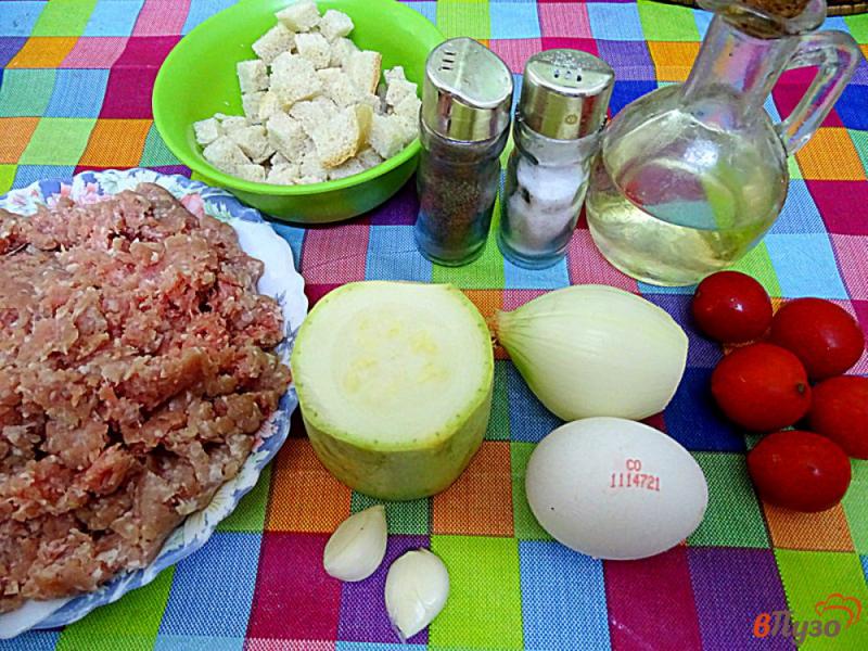 Фото приготовление рецепта: Куриные котлеты  с помидорами, в духовке шаг №1