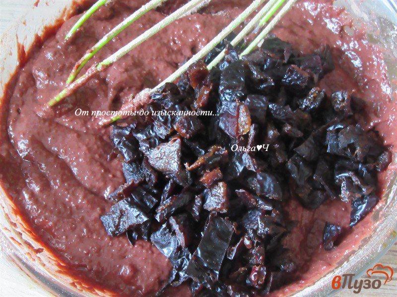 Фото приготовление рецепта: Свекольные брауни с черносливом шаг №3