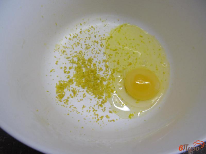 Фото приготовление рецепта: Лимонные маффины с маком шаг №2