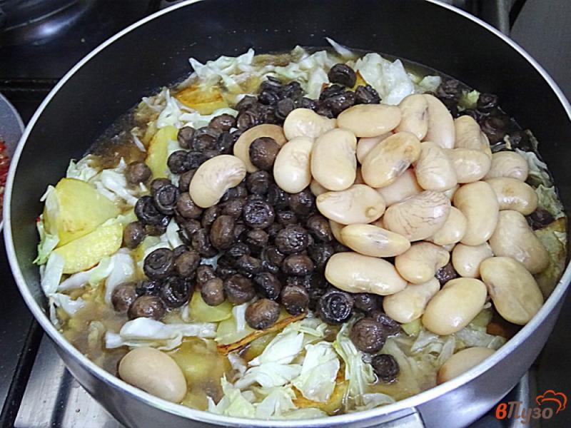 Фото приготовление рецепта: Рагу с фасолью и грибами шаг №8
