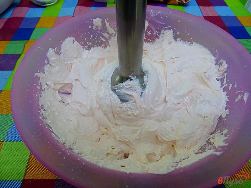 Фото приготовление рецепта: Сырник с шоколадной глазурью шаг №4