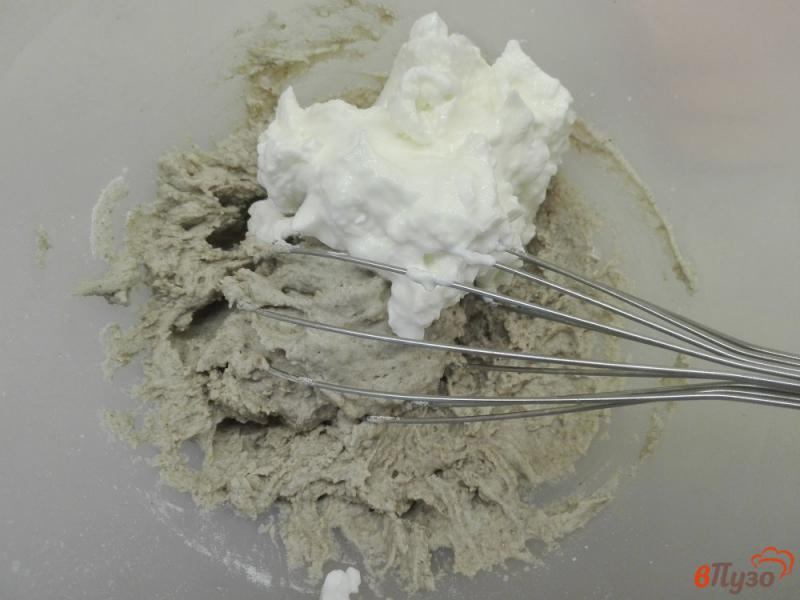 Фото приготовление рецепта: Полезные оладьи с ванильным мороженым шаг №3