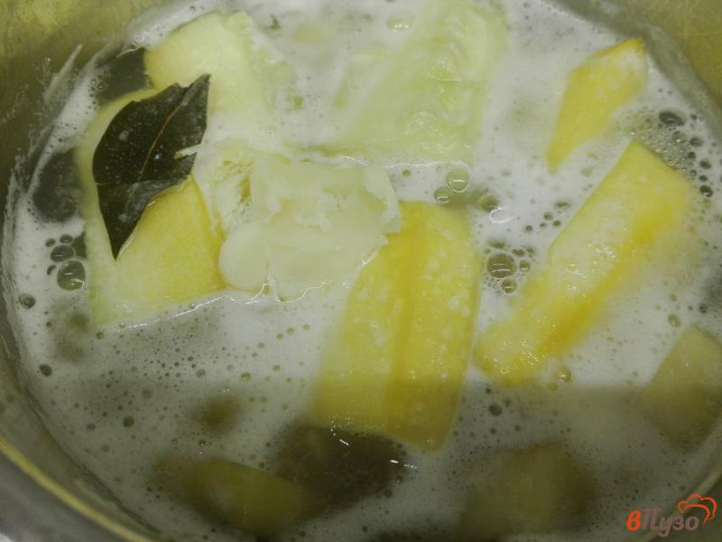 Фото приготовление рецепта: Гороховый крем-суп с шампиньонами шаг №3