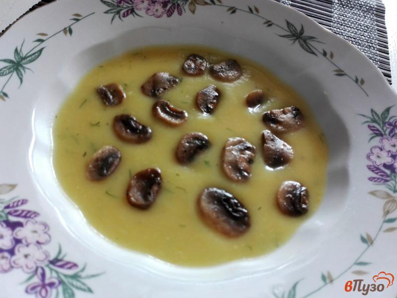 Фото приготовление рецепта: Гороховый крем-суп с шампиньонами шаг №7