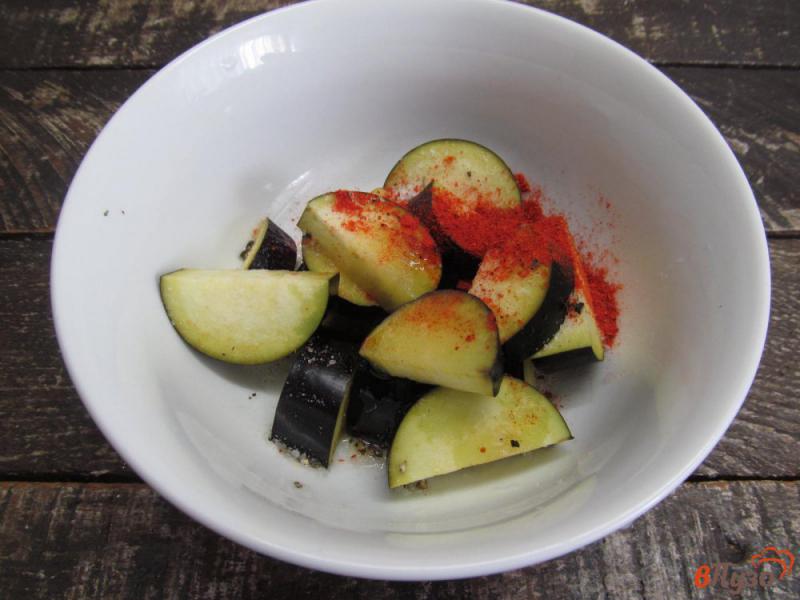 Фото приготовление рецепта: Салат из печеных баклажанов с помидором шаг №1