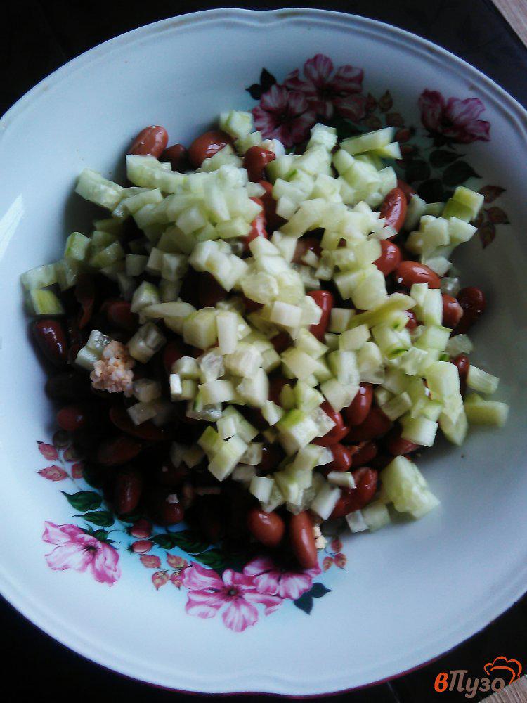 Фото приготовление рецепта: Салат из индейки с фасолью шаг №4