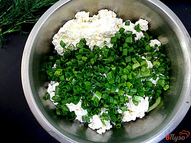 Фото приготовление рецепта: Салат из огурцов и творога шаг №4