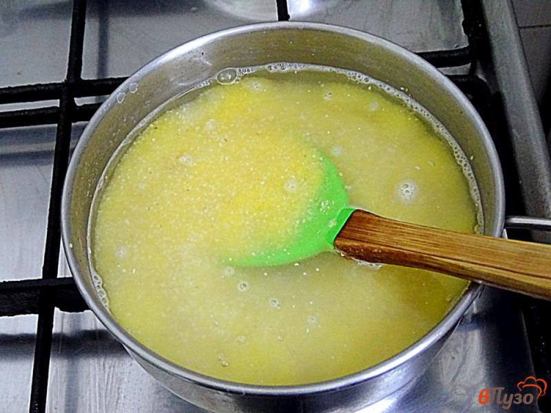 Фото приготовление рецепта: Полента кукурузная с грибпым соусом шаг №3
