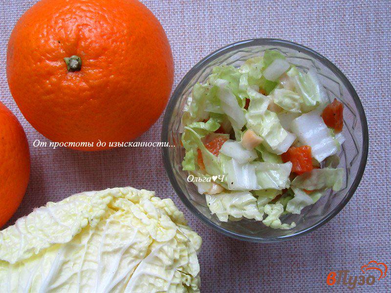 Фото приготовление рецепта: Салат из пекинской капусты с курагой и арахисом шаг №4