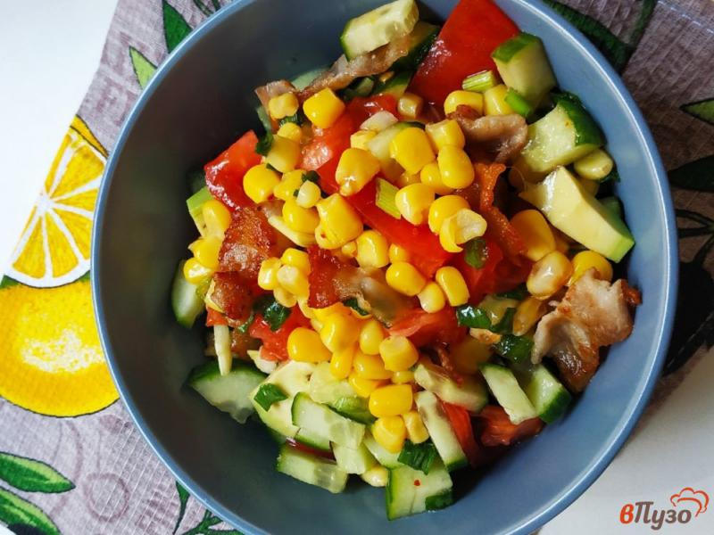 Фото приготовление рецепта: Хрустящий салат с беконом и кукурузой шаг №5
