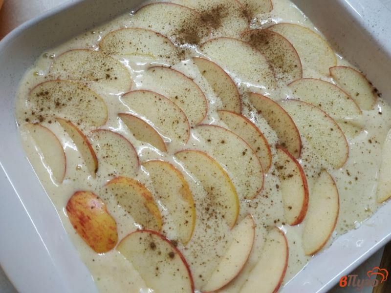 Фото приготовление рецепта: Пирог с яблоками и творогом шаг №9