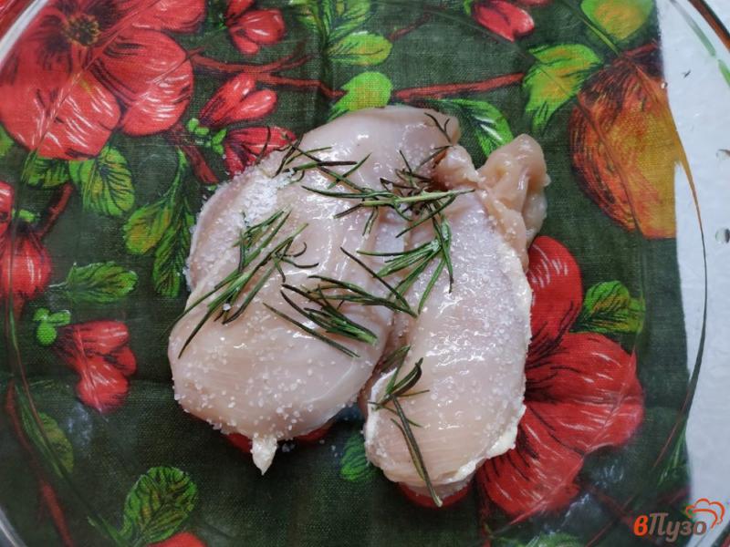 Фото приготовление рецепта: Куриное филе с розмарином и лимоном шаг №2