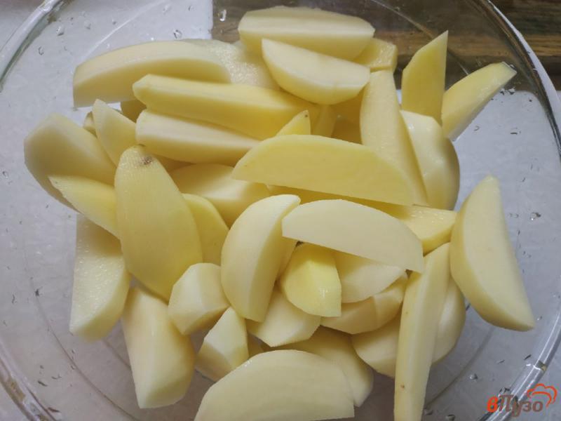Фото приготовление рецепта: Картофельные дольки в духовке шаг №1