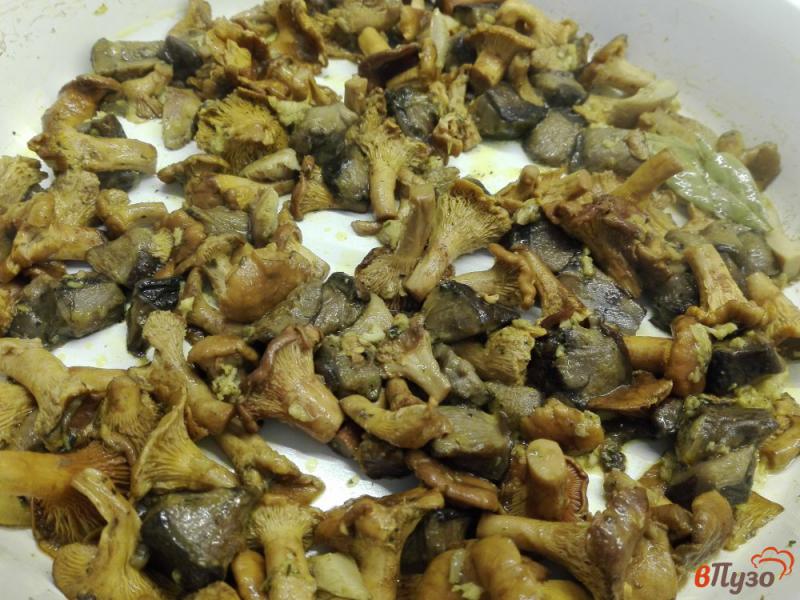 Фото приготовление рецепта: Паста с лесными грибами и сыром шаг №5