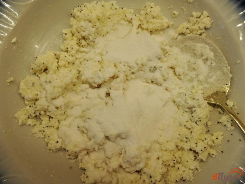 Фото приготовление рецепта: Сырники с маком на рисовой муке шаг №4