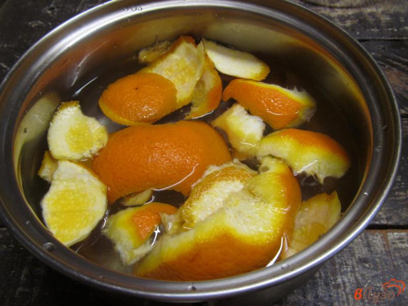 Фото приготовление рецепта: Салат с сыром бри и апельсином шаг №1