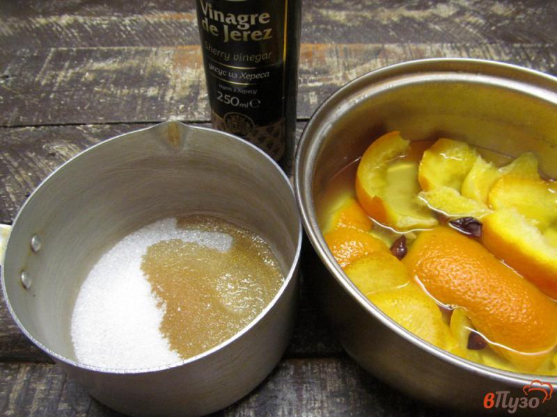Фото приготовление рецепта: Салат с сыром бри и апельсином шаг №3