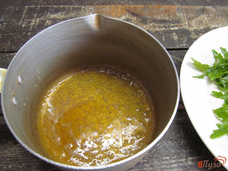 Фото приготовление рецепта: Салат с сыром бри и апельсином шаг №5