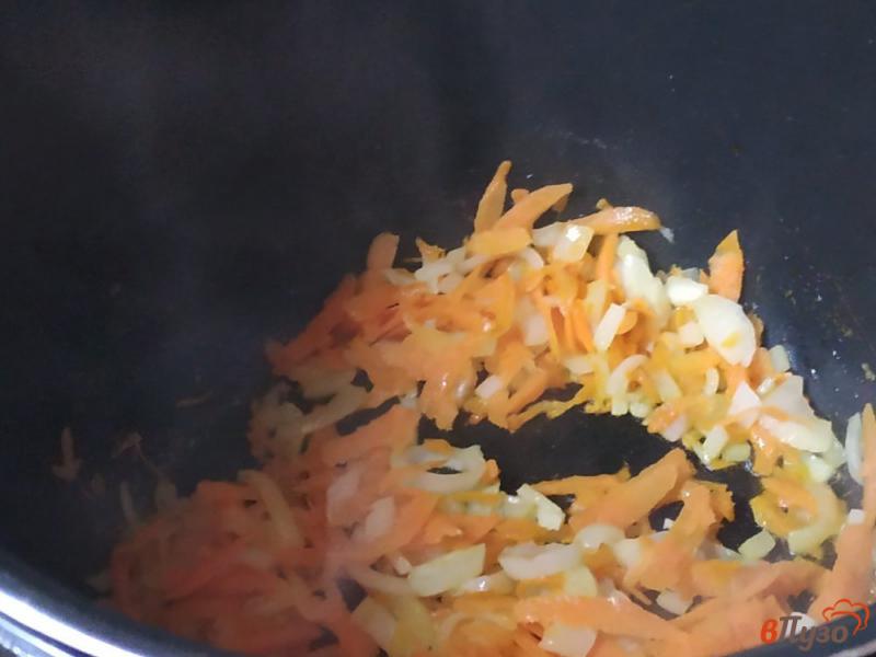 Фото приготовление рецепта: Картофель с тушенкой в мультиварке шаг №3
