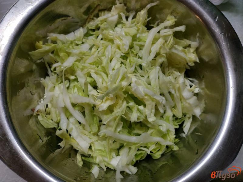 Фото приготовление рецепта: Зеленый салат с авокадо шаг №3