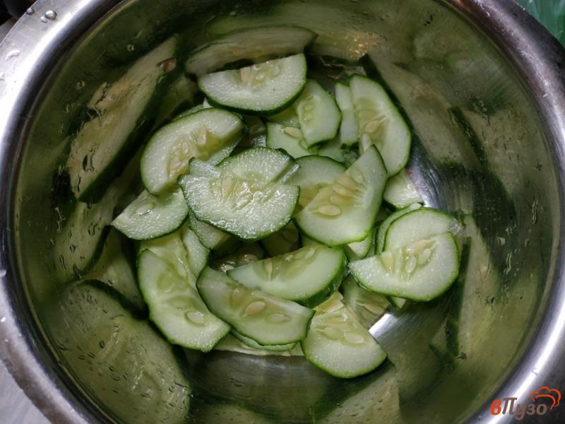 Фото приготовление рецепта: Зеленый салат с авокадо шаг №2