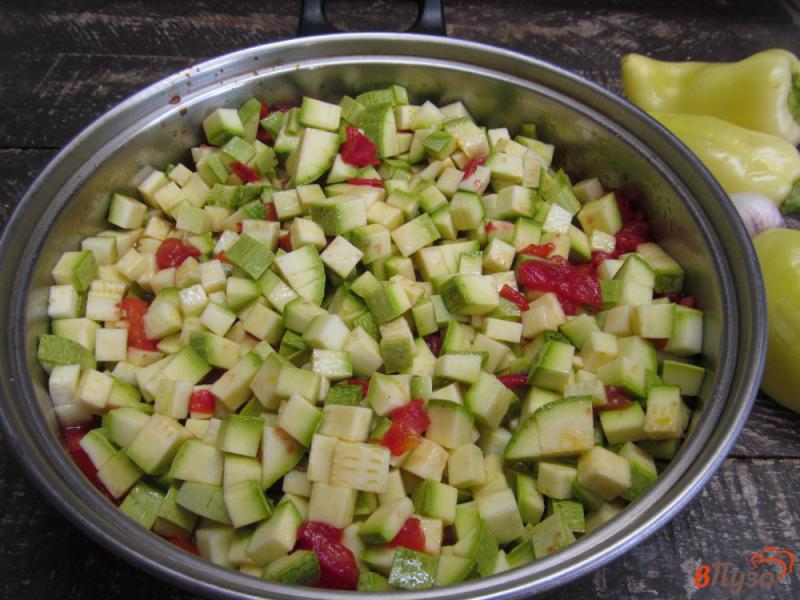 Фото приготовление рецепта: Салат из кабачка с помидором на зиму шаг №3