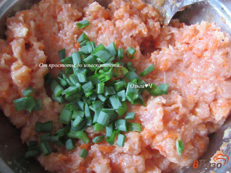 Фото приготовление рецепта: Котлеты из куриной грудки с морковью и имбирем шаг №3