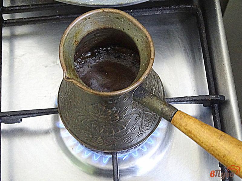 Фото приготовление рецепта: Кофе по-арабски с кардамоном шаг №6