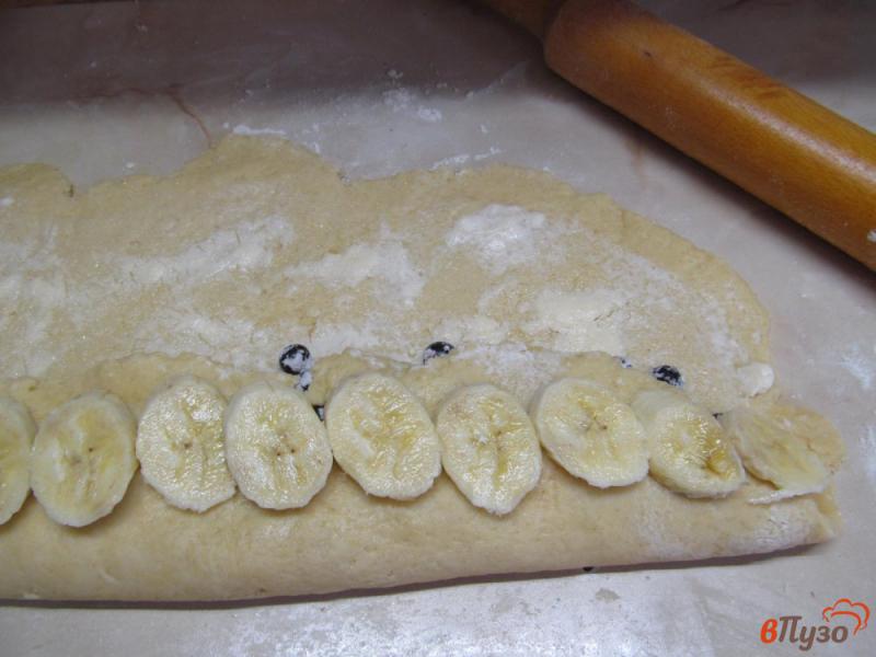 Фото приготовление рецепта: Сконы с черной смородиной и бананом шаг №10