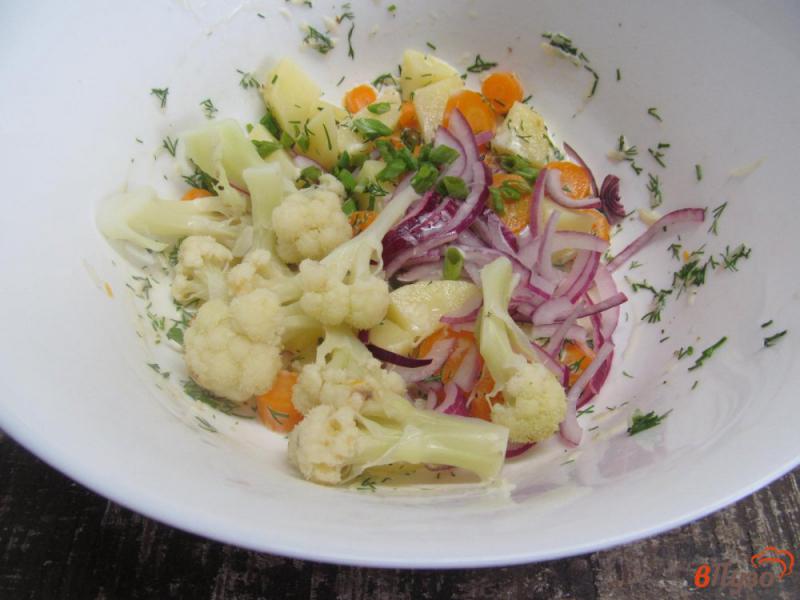 Фото приготовление рецепта: Овощной салат с картофелем и цветной капустой шаг №5