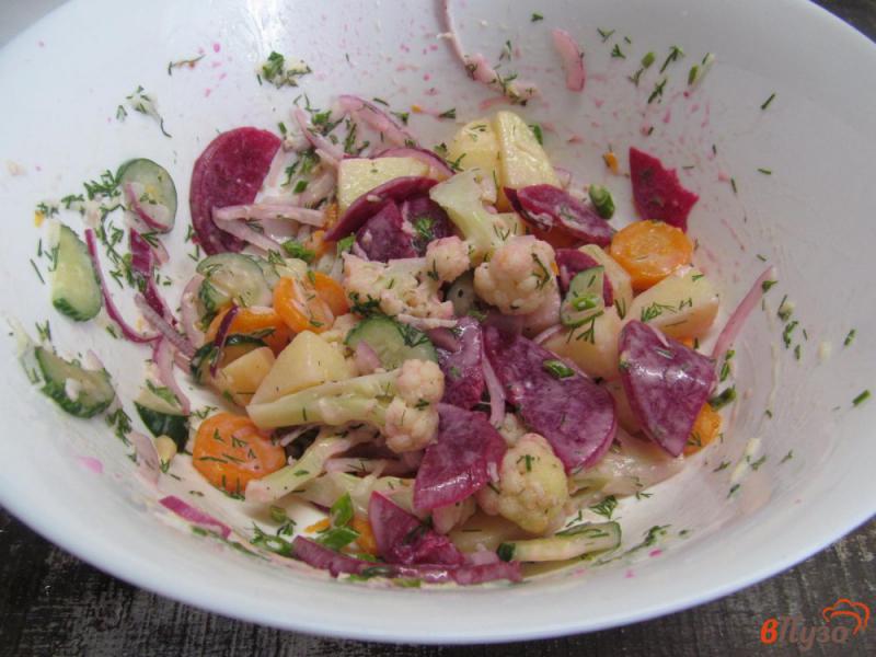Фото приготовление рецепта: Овощной салат с картофелем и цветной капустой шаг №7