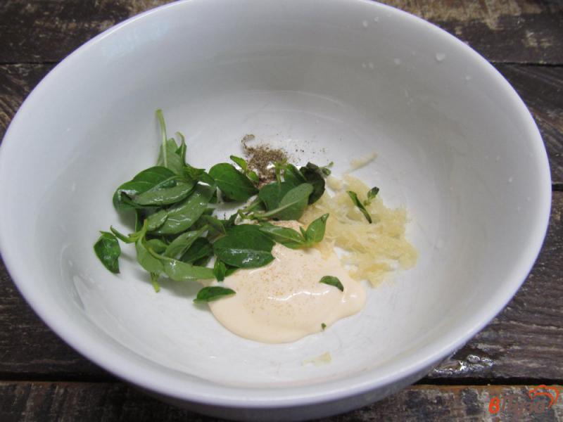 Фото приготовление рецепта: Салат из помидора с базиликом и сыром шаг №1