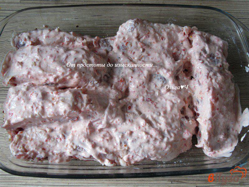 Фото приготовление рецепта: Свиные ребра, запеченные под розовым соусом шаг №3